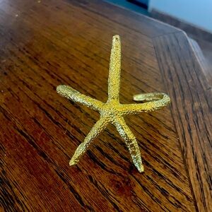 Good starfish bracelet, wolf and badger